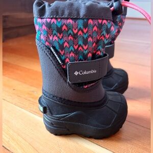 Toddler NEW Columbia Powderlite snow boots size 4!